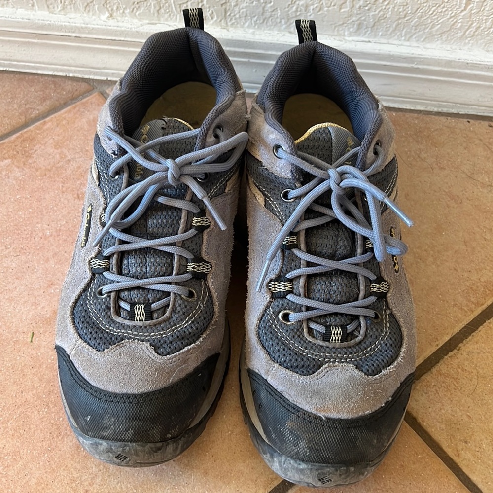 Columbia hiking shoes